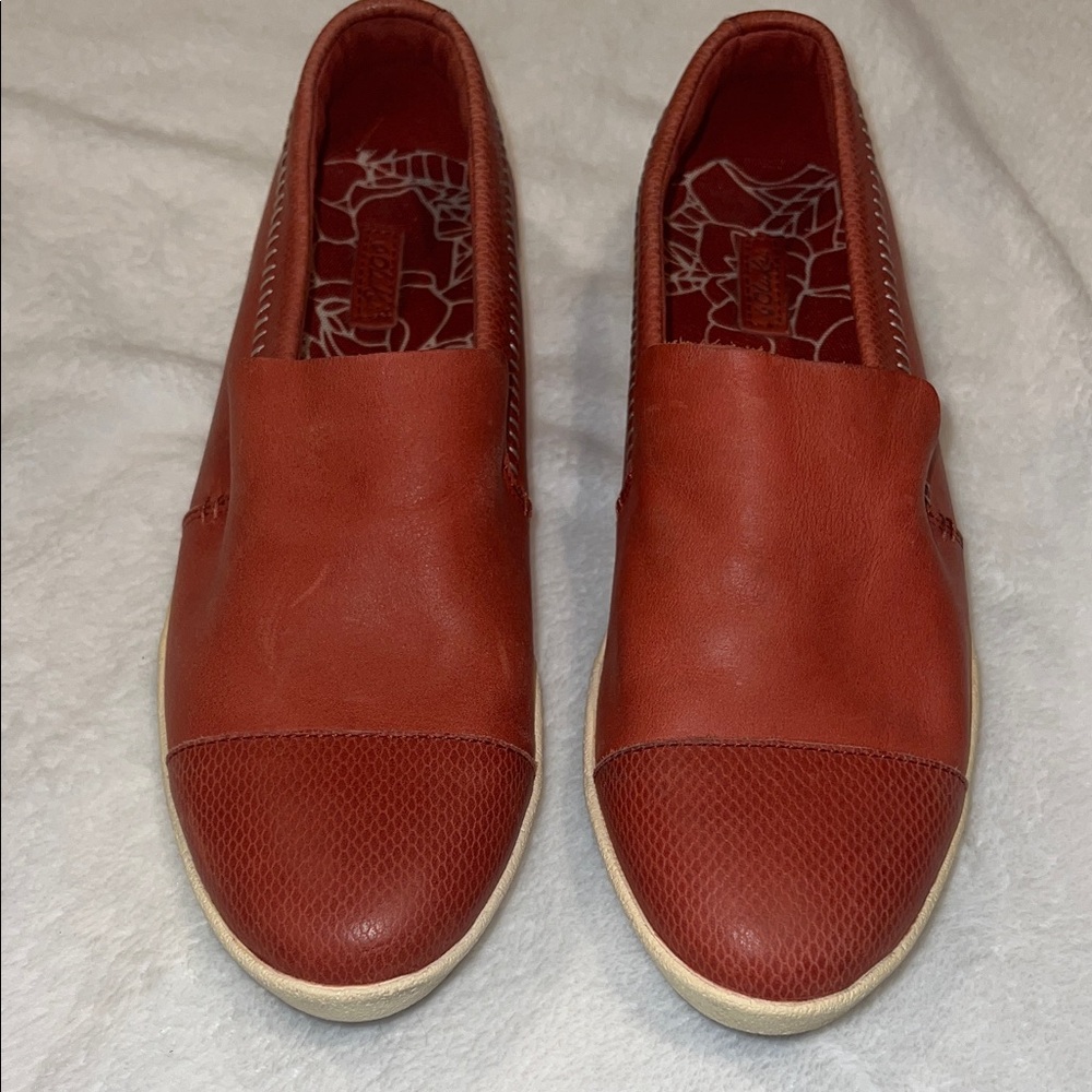 OluKai Women's Red Leather Flats Size 7